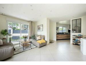 Maison récente 3 chambres – Très bon état – Jardin & parking