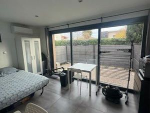 Studio libre 7 mars mitoyen villa climatisé indépendant