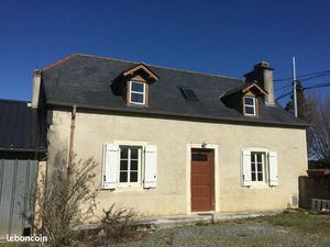 Maison sur les coteaux de Uzos