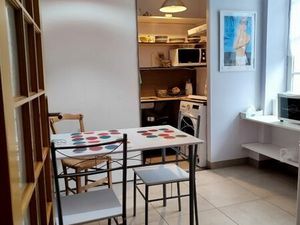 Chambre meublée au mois