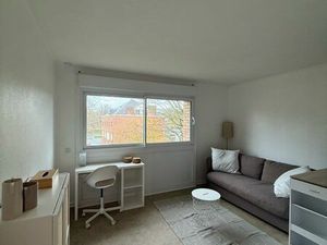 Location Studio + Parking Loos