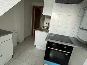 T3 mansardé très propre avec cuisine