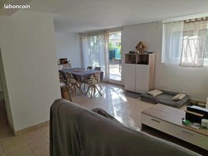 BOULOURIS loue à l'année T3 rez jardin dans villa