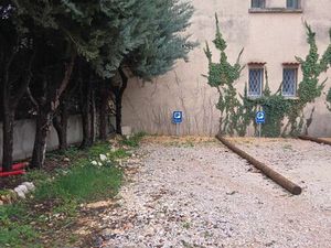 À louer – Grande place de parking double Nans les Pins 83860