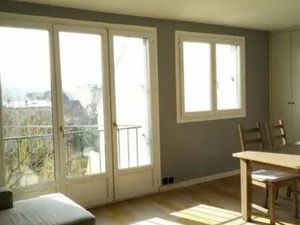Location appartement 4 pièces 62 m² à Garches (92380)