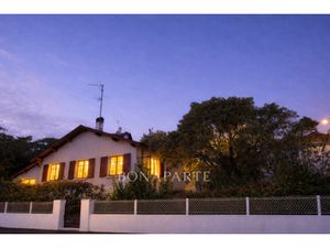Anglet - Quartier Pignada  maison avec fort potentiel et pro