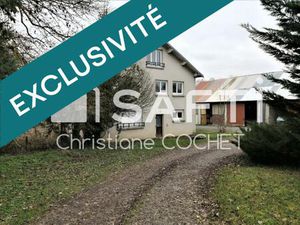 Grande maison de 284m2 à rénovée divisée en 3 appartements avec dépendances de 478m2 envir