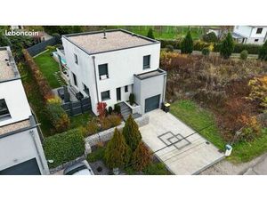 Maison contemporaine avec piscine