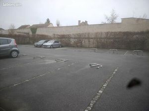 Parking Beaumont Extérieur Portail Electrique à l'entrée du centre ville ouest