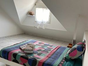 Maison T3 meublée+ combles- très bien située au Tampon 400