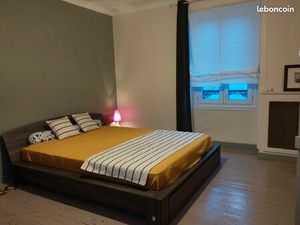 Chambre meublée au mois