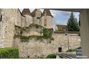 Maison atypique avec terrasse au centre ville de Nemours