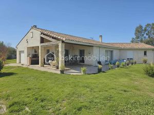 Maison contemporaine de 205 m² à Mirande