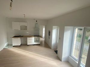 ◊ NOUVEAUTÉ – MAISON RÉNOVÉE 3 CH – JARDIN – PARKINGS – CHASSENEUIL ◊ ◊ Chasseneuil-du-Poi