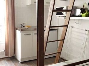 Jolie studette calme et lumineuse refaite à neuf