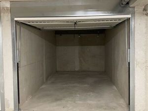 Garage parking box fermé 13m2