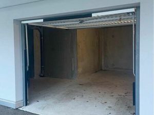 Grand garage dans résidence sécurisée