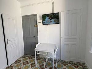 Joli petit studio meublé - loyer modéré avec charges forfaitaires incluses - situé dans un