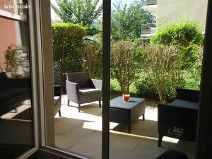 F1 31 m2 meublé refait à neuf  garage individuel fermé et terrasse