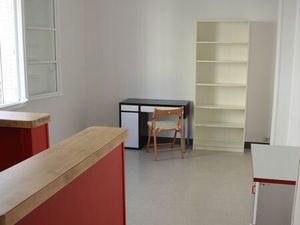 T2 lumineux  adossé à un parc  Grenoble - Eaux-Claires (centre) - Tram C & E