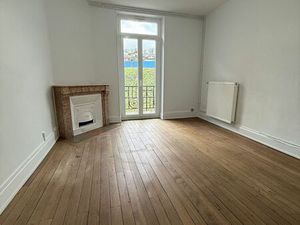 T3 de 66m2  hauts plafonds  cheminée  5min gare TER