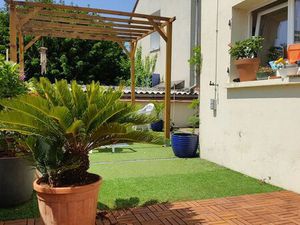 à louer – maison f2 meublée avec extérieur & stationnement privé