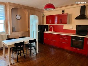 A LOUER APPARTEMENT ANCIEN 50m2 PLEIN CENTRE VILLE de BESANCON