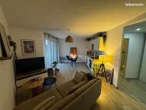 Location t2 trois lucs 13012 particulier