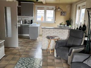 A LOUER disponible rapidement F5 de 110 m2 au 1er étage