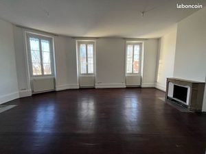 Grand appartement 126 m² – Cachet ancien – Face gare de Romans (DPE C)