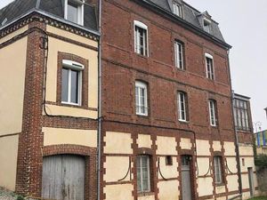 Appartement traversant. T3 de belle superficie.