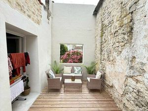 À vendre – T2 rénové avec terrasse et grand garage – Centre-ville de Pons