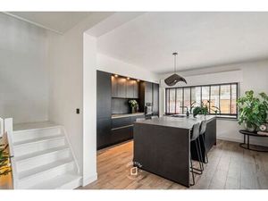 INSTAPKLARE  TRENDY HALFOPEN BEBOUWING MET TUIN EN MODERNE TECHNIEKEN