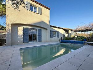 Maison familiale 7 pièces avec piscine Saint-Geniès-des-Mourgues
