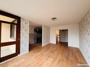 T3 refait à neuf avec parking  cave et blcon