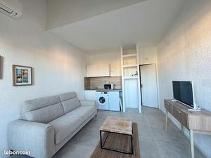 Appartement balcon place de parking à 200m de la mer