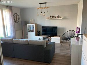 Loue F2 meublé 45 m² Duplex – Terrasse + Garage