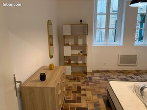 Appartement plein centre 30m + cours extérieure