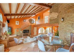 Maison de 6 pièces de 221 m² située à Vaulx-en-Velin