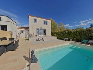 Maison moderne avec piscine chauffée à Milhaud