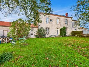 Maison de 10 pièces de 210 m² située à Nalliers