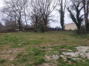 Terrain à bâtir à Saint-Laurent-d'Arce (33240)