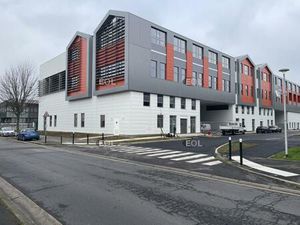 A LOUER : Locaux d'activités neufs