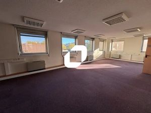 A LOUER  Bureaux à deux pas du métro Sans Soucis