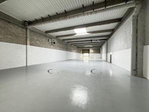 A LOUER - Locaux d'activité de 880 m²