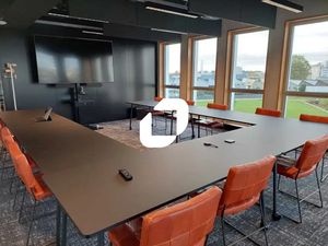 A LOUER  Bureaux avec terrasse au bord des quais de Seine