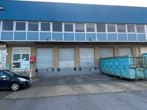 Entrepôt à quais à louer à ANTONY (92)