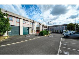 A LOUER : Local d'activités de 574 m²