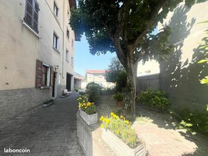 Maison 15 pièces 300 m²