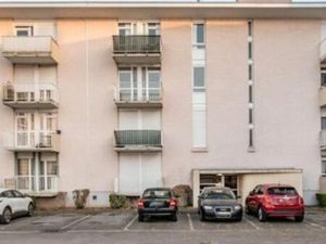 Apparemment 3 chambres urgent
